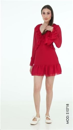 S10718ROJ: VESTIDO LINEA A LISO CORTO CON OLANES ESCOTE EN V MANGA 3/4 COLOR ROJO