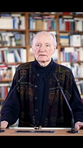 Frieden auf Erden Die Neujahrsansprache von Dr. Eugen Drewermann im Jahr 2026 Die aktuelle Weltlage und ihre Wurzeln In seiner traditionellen Neujahrsansprache greift Dr. Eugen Drewermann die drängenden Themen unserer Zeit auf und malt ein Bild der Welt, das von Konflikten geprägt ist. Er beginnt mit einem Rückblick auf die anhaltenden Kriege in der Ukraine und im Nahen Osten, die er als Symptome tiefer liegender menschlicher Verirrungen sieht. Drewermann argumentiert, dass diese Auseinandersetz