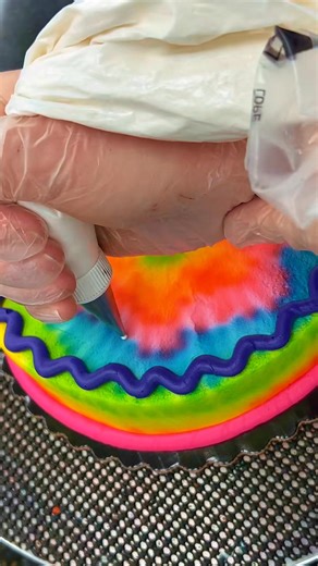 Lettering Cake = Pure Joy 🎨🍰 #cake #cakedesign #cakesofinstagram #cakestagram #cakeart | Krumm Kake