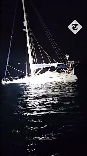 Orcas attack a yacht in the Strait of Gibraltar