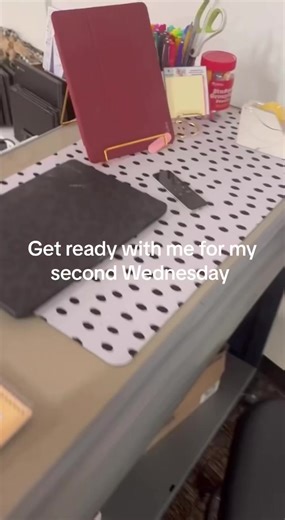 GRWM #teachersoftiktok #teacher #teacherlife #class #classroom #classroomdecor #classroomsetup #grwm #grwmroutine #grwmforschool