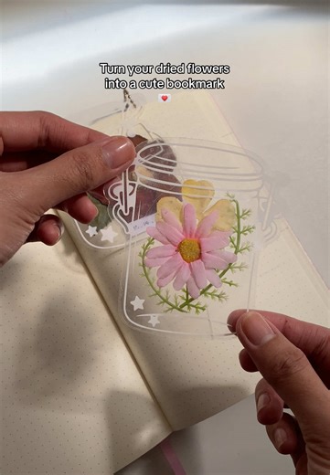 DIY Bookmark Ideas: How to Use Dried Flowers
