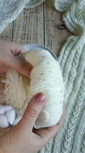 Mittens with paillettes #knittingpattern #mitts #gloves