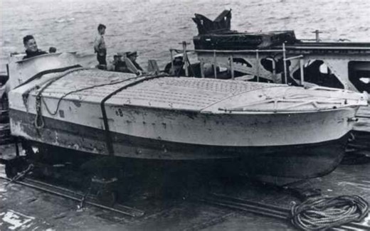 二战意大利M.T.M.人操自爆快艇，攻击方式十分特别，还具备逃生设计