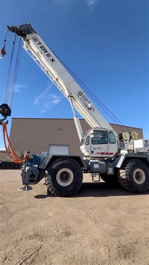 A @cummins 1MW gets ready to ship to a new home for the New Year. If you need standby power like this, visit www.generatorsource.com and see the many new, surplus and used units we have in stock! Call (866)518-1240 for a quote as well! Thanks for watching and enjoy #NYE. #cummins #dieselpower #1mw #generatorsales #cranework #semitruck #teamwork #cumminsgenerator #heavyequipment | Generator Source