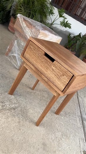 Carpintería Atelier Domus on Instagram: "Mesas de noche en madera Roble Apamate 😍🪵 #lujo #venezuela🇻🇪 #fyp #parati #viral"