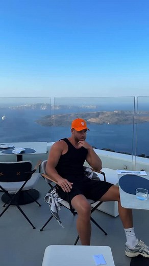 I’m changing someone’s life starting with where I made the change for myself. Win a full scholarship in either the Elite Nutritionist or Elite Personal Trainer Program plus an exclusive EBT × Clean Health experience valued at $9,999 The winner will also get a full day with me seeing behind the scenes of how I run my businesses and what I get up. Comment “CUNNIES” for your chance to launch a life changing career. | Evidence Based Training