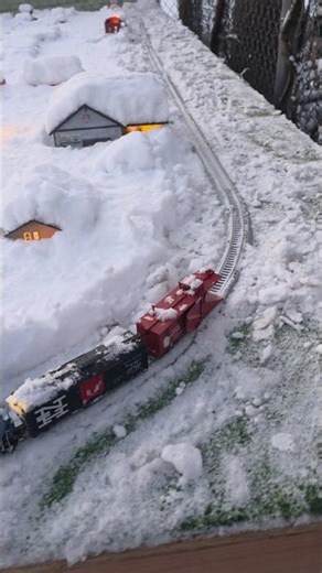 #outdoorlayout #winterwonderland #snow #coldstart #modelrailroad #walthers