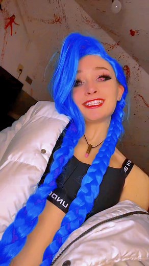 Jinx Cosplay Guide for Arcane Fans