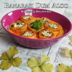 The Banarasi Dum Aloo is a special recipe! With potatoes stuffed with a stuffing of Khoya, Paneer & Nuts, these potatoes are served in a vibrant Yellow Gravy rich with the taste of cashew paste and cream. And the better part, it can be made with or without Onions and Garlic! So don’t reserve it for a special occasion, make everyday special with this recipe! . . . . #banarasidumaloo #dumaloo #potato #potatoes #potatorecipes #recipe #recipes #easyrecipes #desifood #desirecipes #banaras #varanasi #