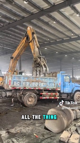The Confused Excavator: Comedy and Chaos in the World of Earthmoving