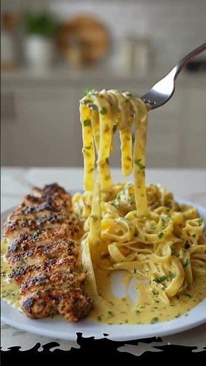 Creamy Garlic Parmesan Chicken with Fettuccine