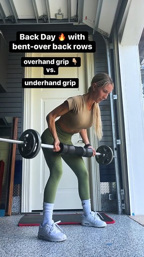 Main difference: overhand grip targets more upper back while the underhand targets more lower back 🔥 Can also be done with a pair of dumbbells 💪🏼 Get access to my workout programs and join today! 💪🏼 https://dnfitness.teachable.com (link in comments sections ⬇️) #backworkout #backexercises #backday #upperbackworkout #lowerbackworkout #upperbodyworkout #fitnessjourney #fitnessgoals #onlinefitnesscoach #womensfitness #athomeworkouts | Dominique Neto Fitness