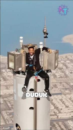 How Do People Climb to the Top of the Burj Khalifa?