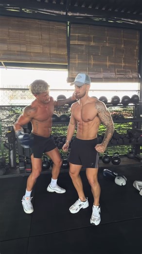 100kg bench challenge. Loser gets 4 body shots 🥊 | Sage Damsma