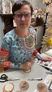 See how you can create these adorable farmhouse coasters using canning jar rings and stickers. | The Crafty Decorator