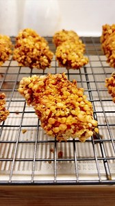 You'll love the crunch of my Panda Express Almond Chicken! https://iheartumami.com/panda-express-almond-chicken/ These juicy chicken breasts are coated in a puffed rice breading that takes crispy to a whole new level. We're talking seriously crunchy, people. 😲 And it's gluten-free, so all my gluten-free peeps can get in on this deliciousness! 🙌 Made healthier by skipping the deep fryer, you can air fry or oven-bake this baby to golden brown perfection. One bite and you'll be hooked on the crun