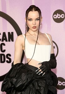 Dove Cameron – American Music Awards 2022 • CelebMafia