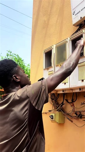 Caméra Cachée, il dit qu’il met du crédit sur le mur 😂##fyp##viral