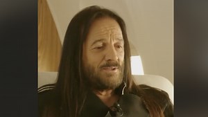 "Je n’ai pas le droit d’en parler" : Francis Lalanne affirme avoir vaincu un cancer grâce à une méthode alternative dont il ne veut pas parler