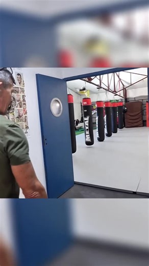 After Fight on Instagram: "Je découvre la nouvelle structure du Marseille Fight Club retrouvez l'intégralité de la vidéo sur YouTube. 🏠 @marseillefightclub ➡️ @foissardjm @hassou_captaincrochet @souhil.t ➖➖➖➖➖➖➖➖➖➖ 📲 Retrouvez After Fight sur YouTube et TikTok beaucoup de contenus vous attendent là-bas interview et podcast et documentaire sur l'actualité des sports de combat dans le monde entier ! 🔗 [ Lien Disponible en Bio ] 🔔 Abonne toi à @afterfight pour ne rien louper de l'actualité des 