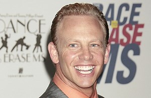 Ian Ziering a 60 ans : que devient l’inoubliable Steve Sanders dans Beverly Hills ?