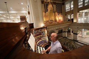 Famed Wanamaker Organ will play in Pa. despite building closure