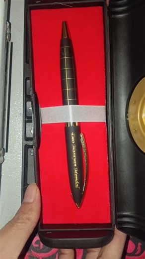 Customized Engraved Pen with Gift Box 🎁 | Close Up ✍️