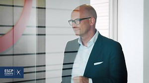 Zwei starke Partner, ein gemeinsames Ziel: Mit dem Master in Strategy und Digital Business der ESCP Europe in strategischer Kooperation mit Bain werden Studierende auf eine Karriere in der Strategieentwicklung vorbereitet. Dabei liegt ein Schwerpunkt auf neuen Technologien, wie künstliche Intelligenz oder Virtual Reality. In einem von Bain betreuten Consulting Projekt wird dieses Wissen praxisnah angewandt. Dabei steht für die Studierenden auch ein Besuch unseres neuen #Digital Discovery Hubs in