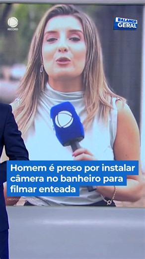 Um homem de 44 anos foi preso suspeito de instalar uma microcâmera no banheiro de casa para filmar a enteada, de 15 anos, enquanto tomava banho. Segundo a polícia, o padrasto confessou o crime, e os agentes também encontraram vídeos da própria filha do suspeito, de 7 anos. #BalançoGeralSP 👉 Veja a reportagem completa no #BalançoGeral em R7.com/balancogeral | Balanço Geral