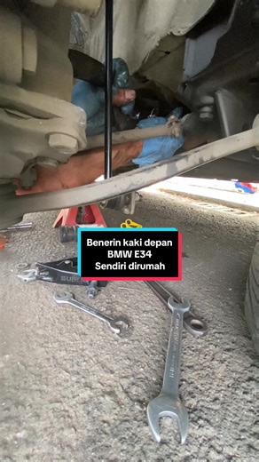 Halo semuanya! . Kali ini gua mau benerin beberapa part kaki-kaki depan e34 dan ada 1 part yang memang gua custom sendiri. . Gua akan kasih link tokped di linktree gua kalau kalian ada butuh bushing yang sama. Tapi gua ga bikin banyak karna emang bukan tujuan gua buat jualan 😆. . Next ada video waterpump yaa.. . Stay tune for more! . #fyp #fypシ #fypage #fypシ゚viral #bimmer #bmw #bimmerindonesia #bmwindonesia #e34 #e34indonesia #restorasi #mobiltua #cardiy #restoration #carsoftiktok #busi #carame