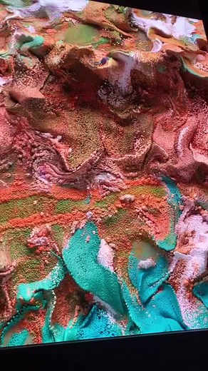 REFIK ANADOL. MACHINE HALLUCINATIONS Bis zum 7.5. habt ihr noch Zeit unsere aktuelle Ausstellung zu besuchen und drei Werke des Medienkünstlers @refikanadol in voller Pracht zu bestaunen. Anadol schafft durch das Zusammenspiel von Kunst, Wissenschaft und Technologie immersive Werke wie dieses. 😮‍💨 Refik Anadol Machine Hallucinations – Satellite Simulations: B, 2021 LED-Wand, 8,5m x 6m Dimensions variable, 16 min, loop. © Refik Anadol Studio / Courtesy Art Collection Telekom @artcollectiontelek