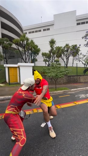 Mafra on Instagram: "CAIPIRINHA COM BANANA? 😂🤨 🏷️ Cupom MAFRA na @centauroesporte #corrida #desbravasp #correr"