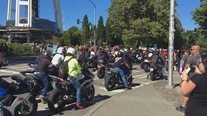 Motorcycle flash mob rolls down Seattle streets; driver assaulted