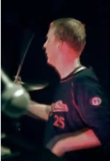 B.L.U.R.E.M.I. from blur's sixth studio album, 13. Performed live at Depot Studios in 1999. #blur #altmusic