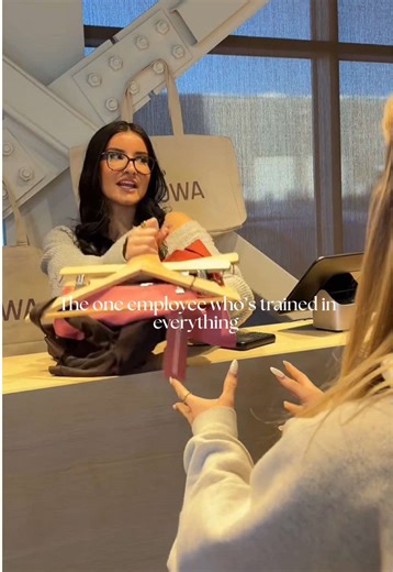 On a tous cette personne dans notre équipe! 😍 #alowaapparel #funny #trend #employee
