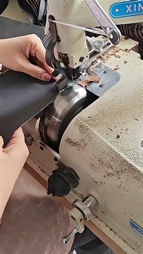 Leather edge sewing process using machine for strong finish #leathercraft #sewing #workshop
