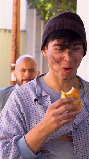 Trata de amenazar a el vagabundo | Amigos Inseparables