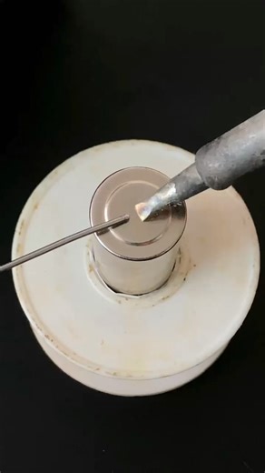 how to soldering 18650 lithium battery? #batterysoldering #diyelectronics #batterypack