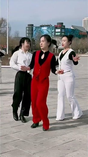 Three middle-aged women dancing the jitterbug were really #viraldance #trending #dance #viral #0957