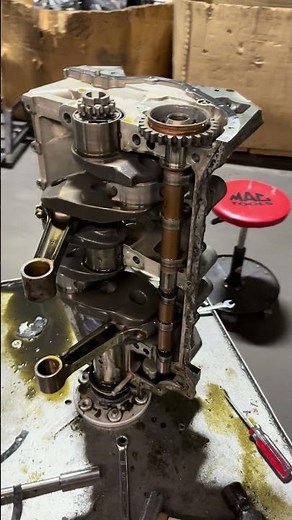 What it looks like inside a lycoming O-360 engine #aviation #lycoming #aircraft engine #mechanic