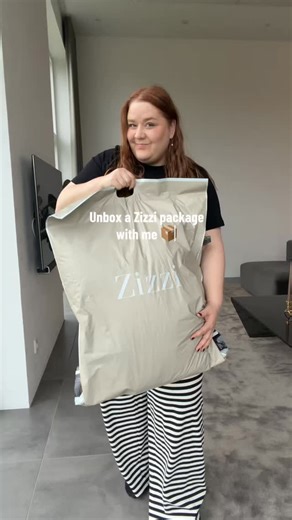 Zizzi Official on Instagram: "Would you like to see a try-on haul? 📦✨ Find all the gorgeous styles right here 🔗 https://z.zizzifashion.com/j5bp1s"