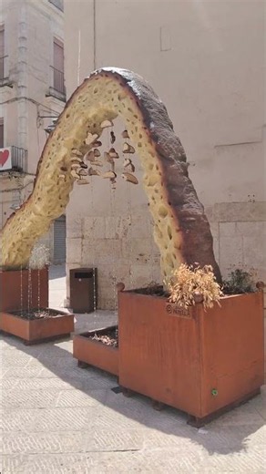 Monumento al pane nel centro storico di Altamura