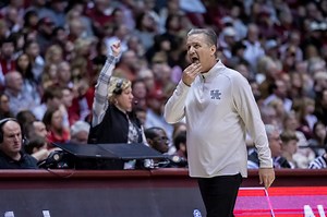 ‘It was wrong’: Kentucky coach John Calipari getting heat for putting hands on Holly Rowe during interview