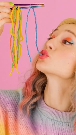 Wednesday vs Enid Desafío De Fuente De Chocolate de PaRaRa Challenge | Parara Spanish