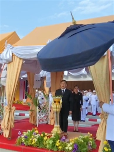 วันอังคารที่ ๑๔ กรกฎาคม ๒๕๖๙ พระบาทสมเด็จพระเจ้าอยู่หัว และสมเด็จพระนางเจ้า ฯ พระบรมราชินี เสด็จพระราชดำเนินไปทรงวางศิลาฤกษ์ และทรงเปิดอาคารที่ทำการศาลจังหวัดพระประแดง ถนนปู่เจ้าสมิงพราย ตำบลสำโรงใต้ อำเภอพระประแดง จังหวัดสมุทรปราการ#พระราชินีสุทิดา #พระบาทสมเด็จพระเจ้าอยู่หัว #ฟีดดดシ