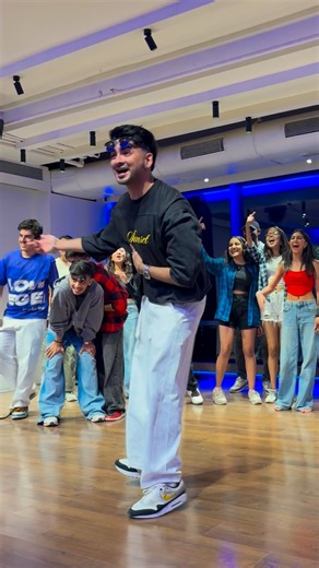 DMK on Instagram: "Welcome to our Bachelor's Day Party 🪩 Brought a classic to @eightstudiosind yesterday and we've clearly enjoyed ourselves 🤩🔥 Can't wait to bring this to every 📍 i visit this year 🥷🏻 #dharmiksamanichoreography 🎶 I Hate Luv Storys by @shekharravjiani @vishaldadlani 🔥 . . . [ I hate luv storys , valentines day , trending , bollywood choreography, tutorial , footwork , new , dance workshop , India , Dharmik Samani ]"