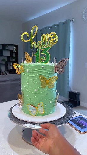 Unique Wavy Buttercream Cake Design Tutorial