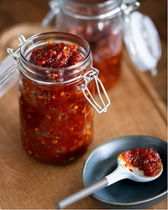 The sweet & tangy chilli jam that’s AWESOME on just about anything!😱💥… And it’s sooo easy to make!👊 | Marion Grasby