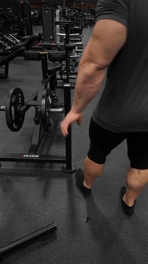 What’s everyone’s resolutions? Comment below!! I got one for you : Challenge yourself! Let’s push ourselves in and out of the gym with challenges! Try something new even! Today it was 4 sets of 26 reps (for 2026 😉 ) on the @atlantisstrength calf press! (Great machine btw) I hope everyone has a good year coming ahead of us, let’s focus on the positive, do our best and be grateful! | Antoine Vaillant
